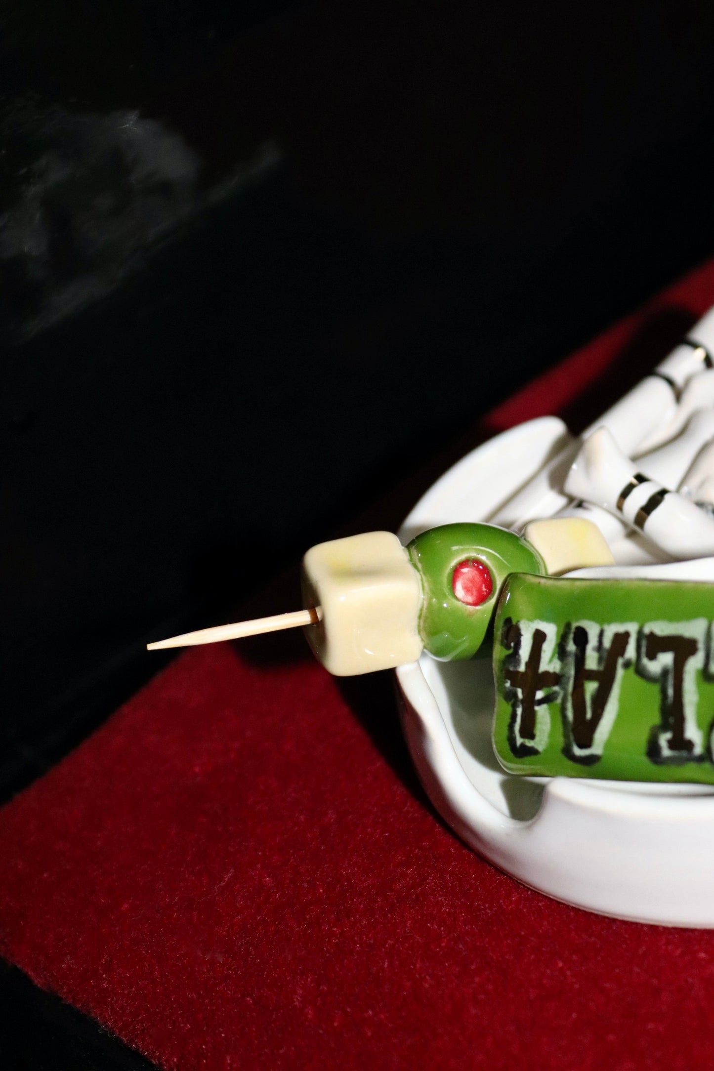 ROLL UP'S ASHTRAY