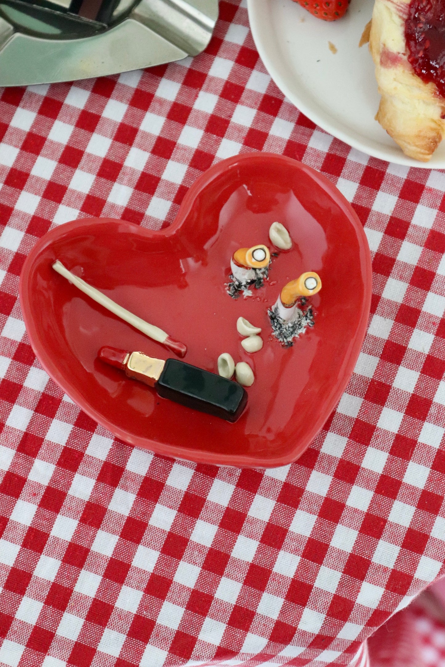 ROUNDED LIPSTICK HEART
