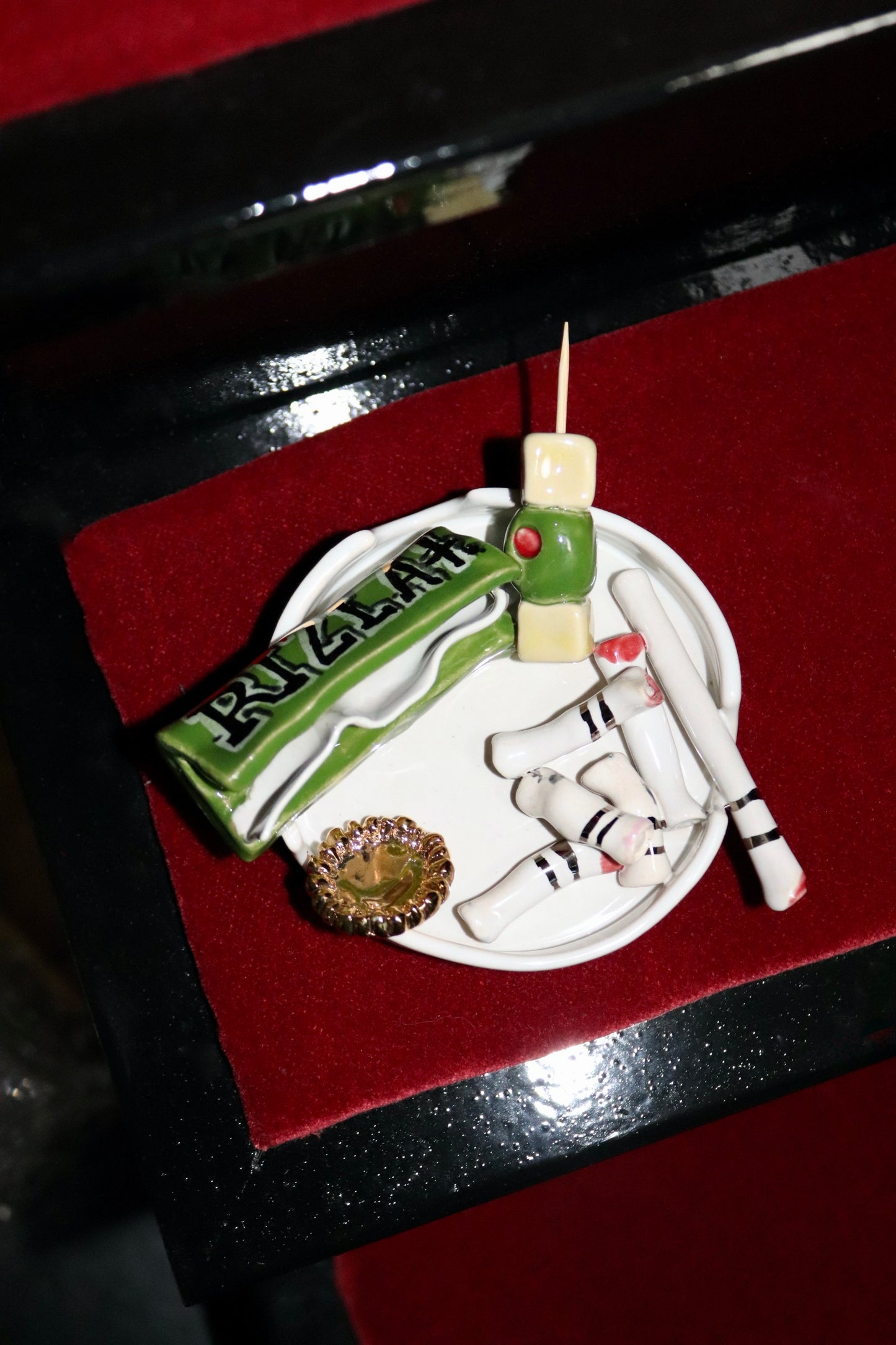 ROLL UP'S ASHTRAY