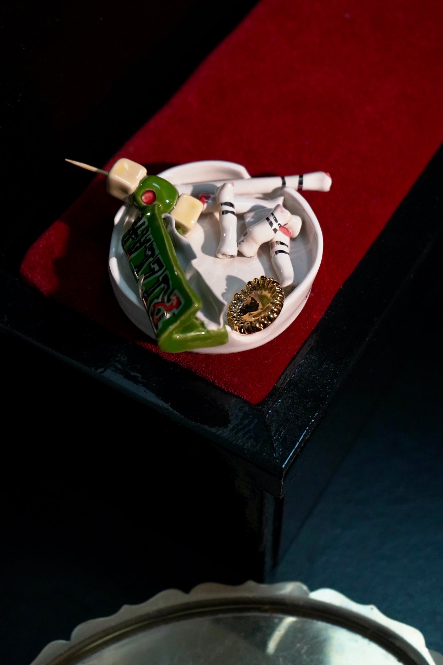 ROLL UP'S ASHTRAY