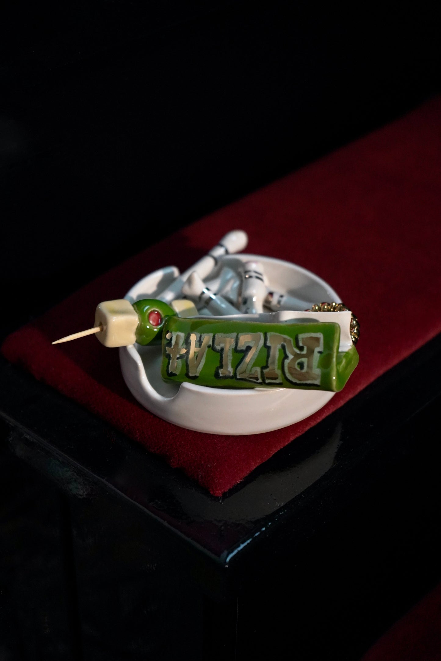 ROLL UP'S ASHTRAY