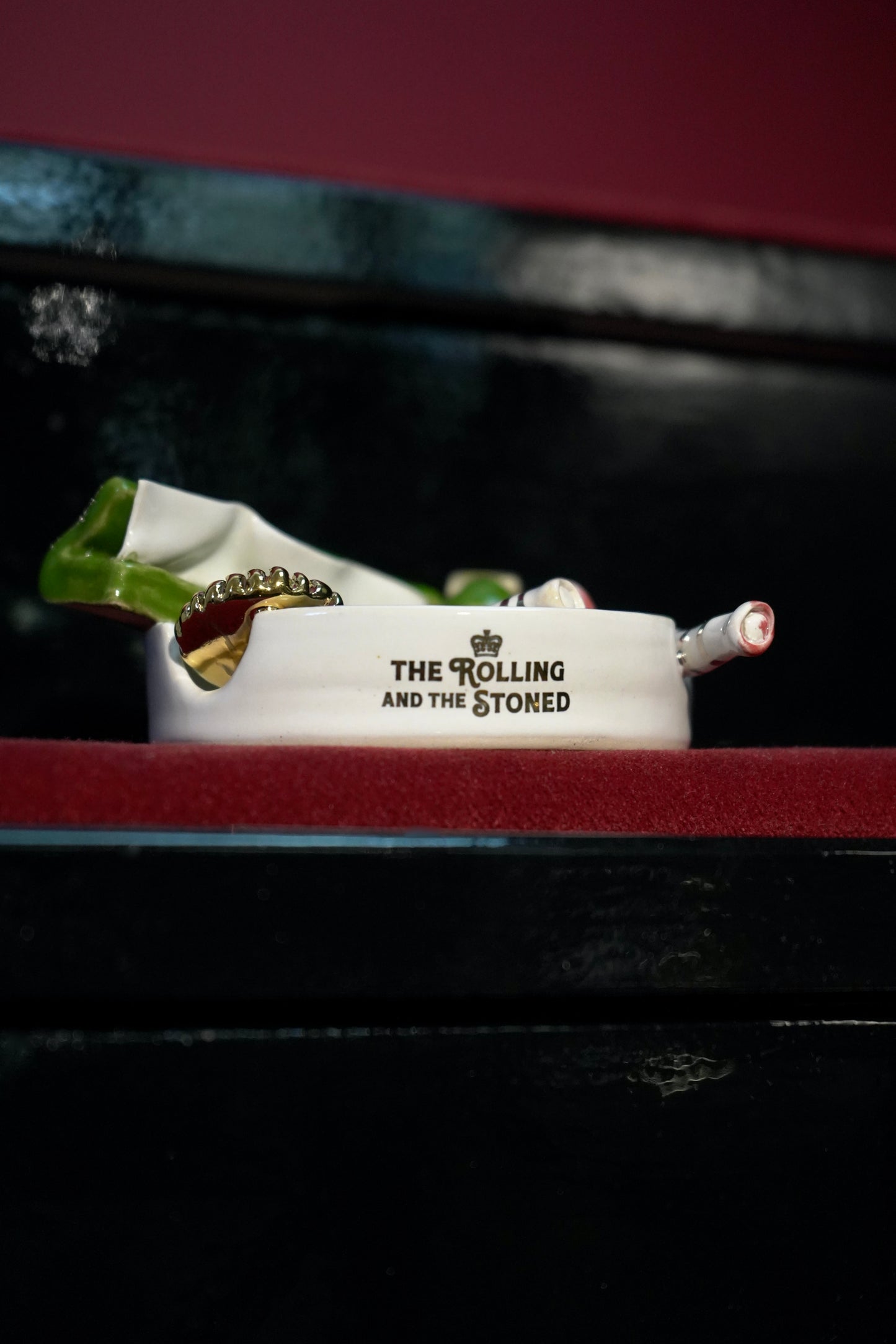 ROLL UP'S ASHTRAY