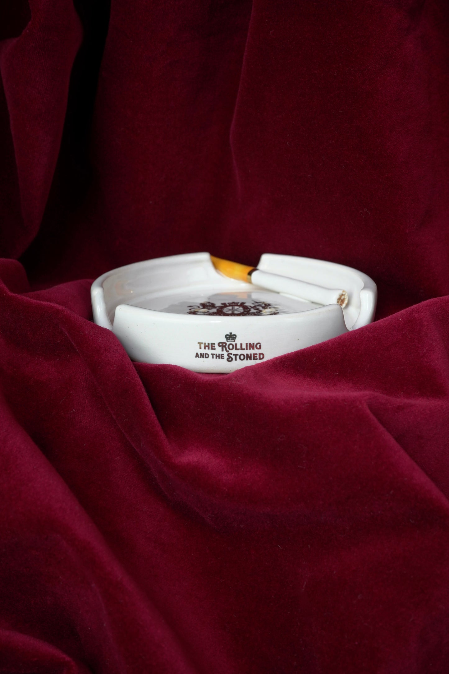 UNLIT CREST ASHTRAY