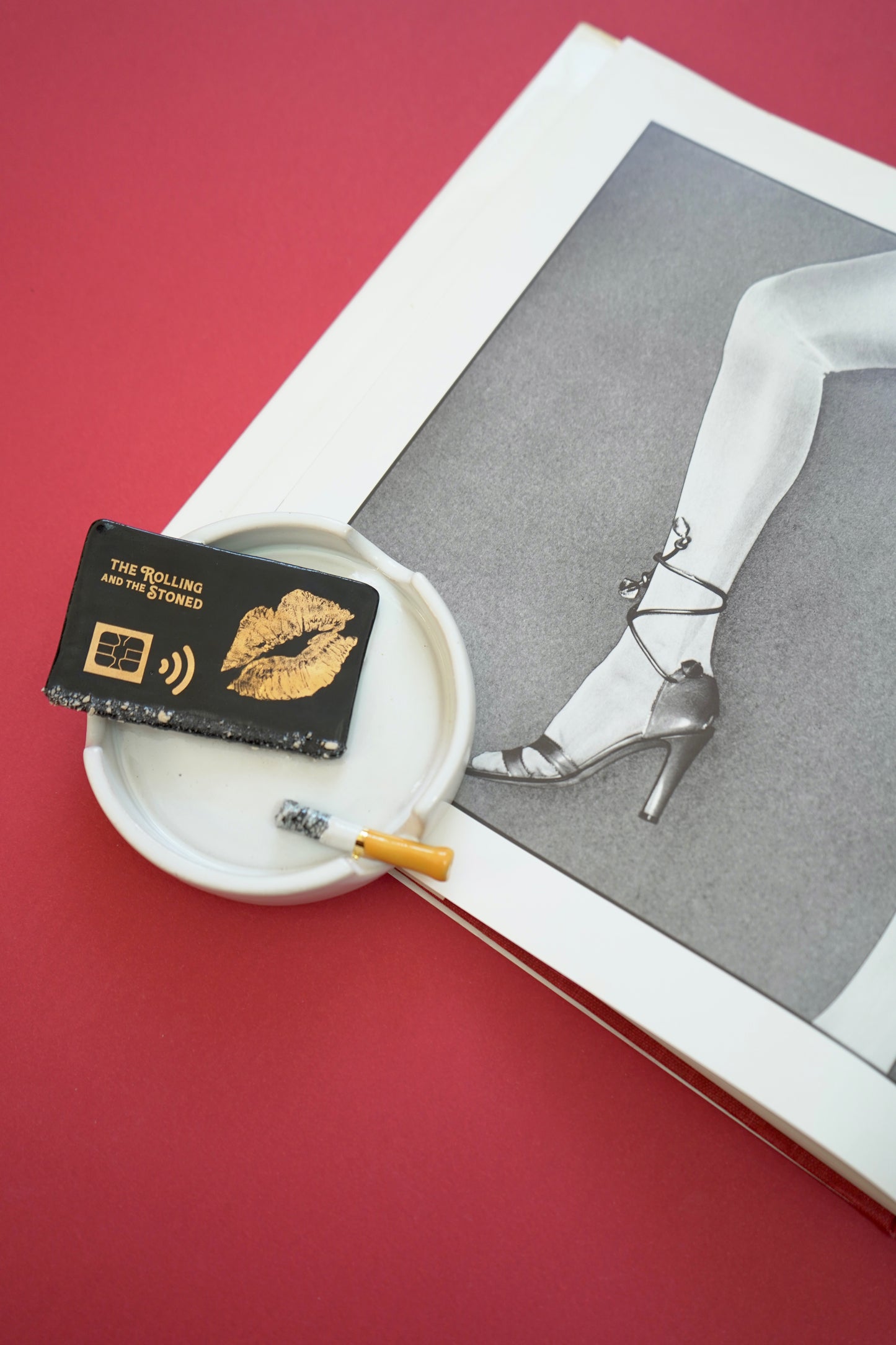 LET IT SNOW KISS CARD