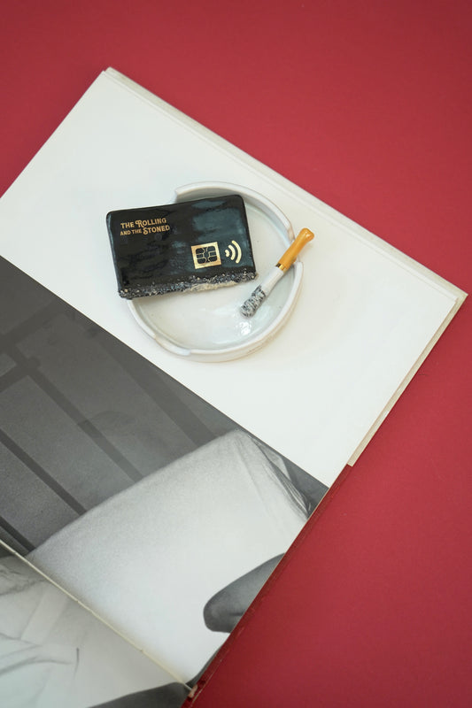 LET IT SNOW SMOULDERING CIG CARD